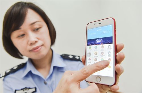 福州交警:升级优化软件 让群众办事少跑路 (1)_图片新闻_中国政府网